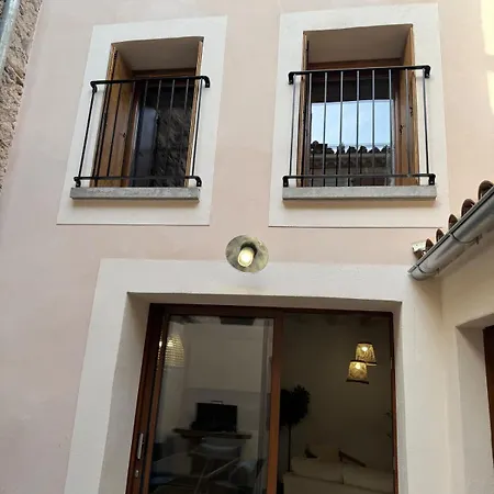 Plein De Charme Avec Ses Poutres Apparentes , Ses Pierres Et Son Jacuzzi Exterieur Semesterbostad