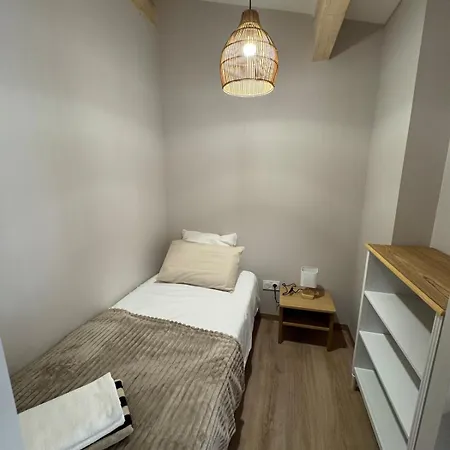 Plein De Charme Avec Ses Poutres Apparentes , Ses Pierres Et Son Jacuzzi Exterieur Semesterbostad *
