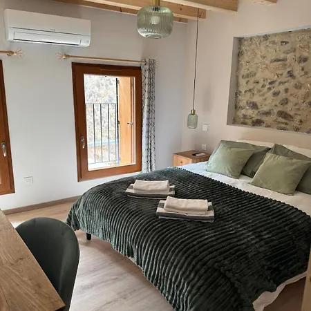 Plein De Charme Avec Ses Poutres Apparentes , Ses Pierres Et Son Jacuzzi Exterieur * Caux