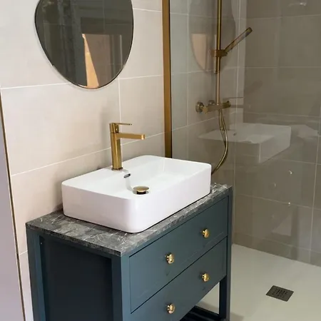 Plein De Charme Avec Ses Poutres Apparentes , Ses Pierres Et Son Jacuzzi Exterieur * Caux