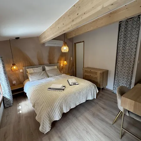 Semesterbostad Plein De Charme Avec Ses Poutres Apparentes , Ses Pierres Et Son Jacuzzi Exterieur