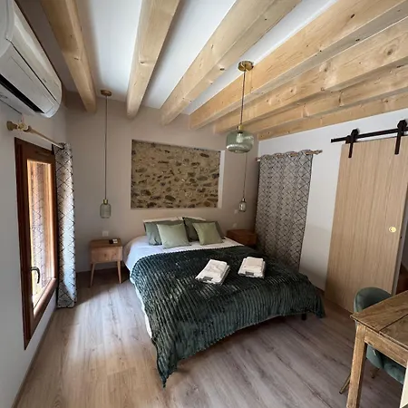 Plein De Charme Avec Ses Poutres Apparentes , Ses Pierres Et Son Jacuzzi Exterieur * Caux