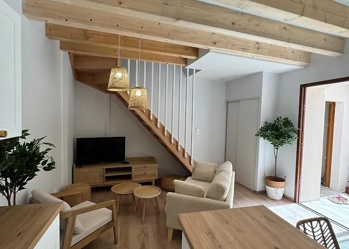 Plein De Charme Avec Ses Poutres Apparentes , Ses Pierres Et Son Jacuzzi Exterieur Caux