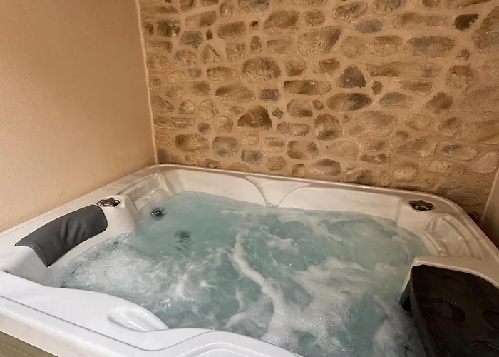 Σπίτι διακοπών Plein De Charme Avec Ses Poutres Apparentes , Ses Pierres Et Son Jacuzzi Exterieur *