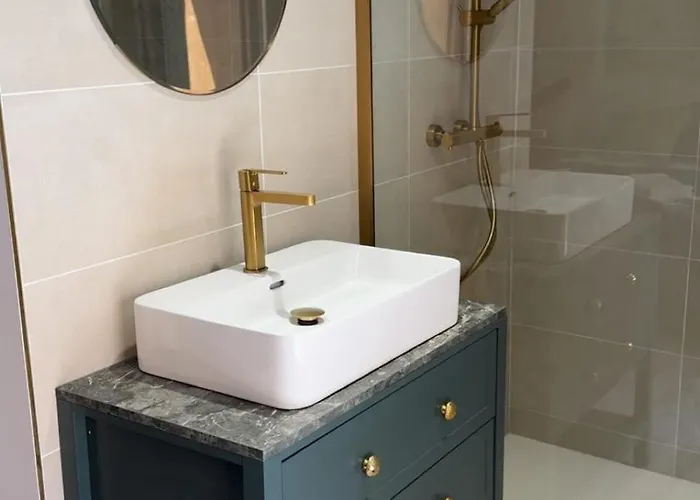 Plein De Charme Avec Ses Poutres Apparentes , Ses Pierres Et Son Jacuzzi Exterieur * Caux