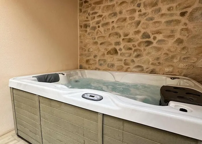 Σπίτι διακοπών Plein De Charme Avec Ses Poutres Apparentes , Ses Pierres Et Son Jacuzzi Exterieur *